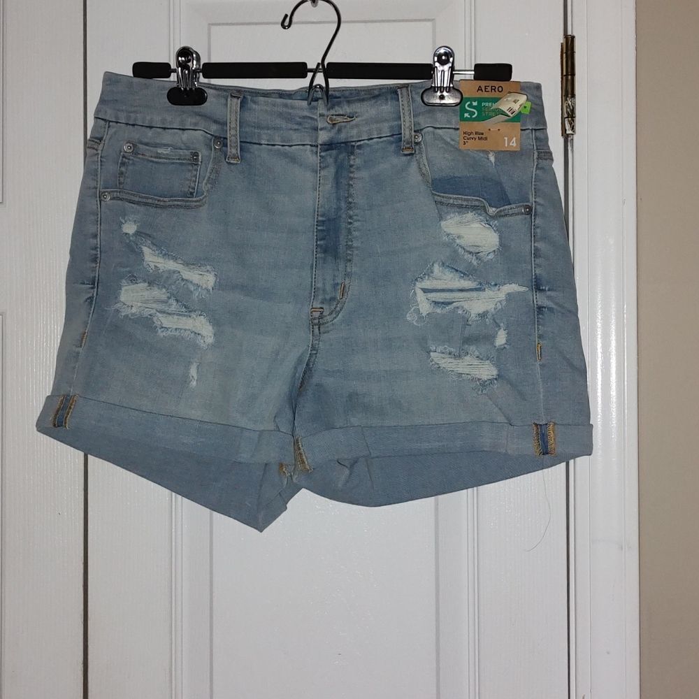 Aeropostale  High Rise Curvy Midi 3" Distressed Jean Shorts  Sz 14